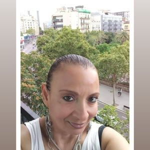 Meet your Posher, Mona